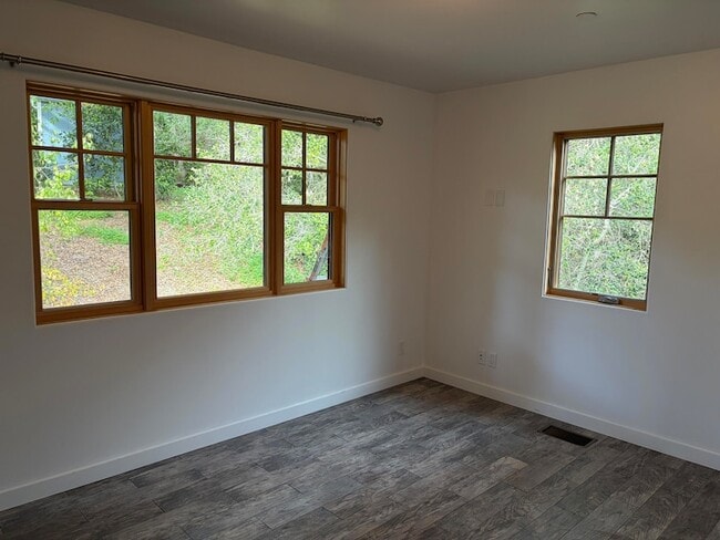 Photo - 60 Crestview Ln