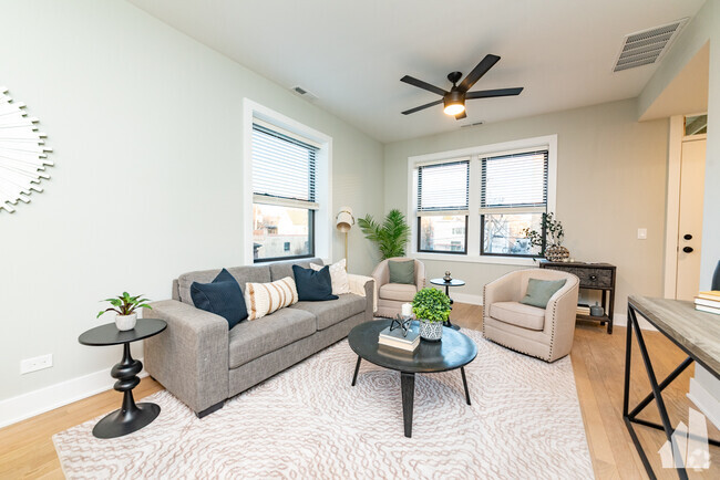 Building Photo - 2020 W Montrose Ave Unit 2020-3D Rental