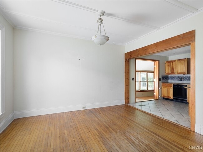 Photo - 427 East Ave