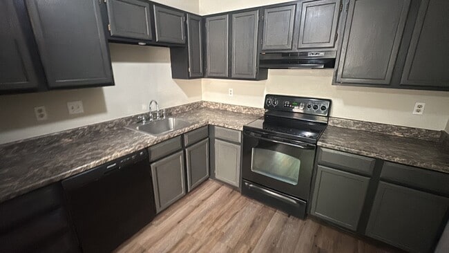 Photo - 1210 Iowa Ave