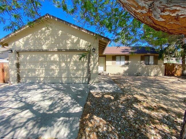 4980 Reggie Rd