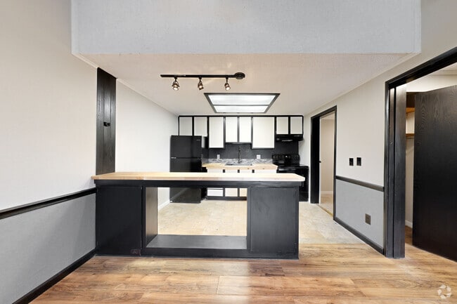 1BR, 1BA - 600SF | Kitchen - Lakeshore Apartments