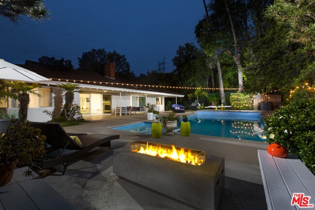 Building Photo - 774 N Kenter Ave