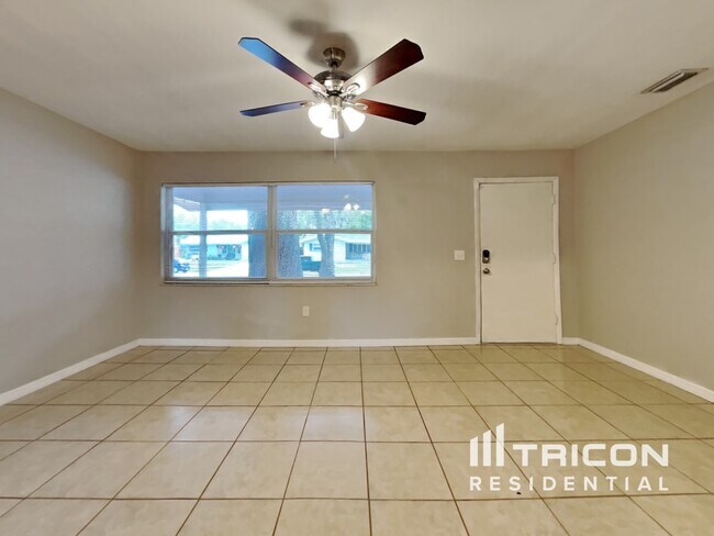 Photo - 1430 Thames Ln