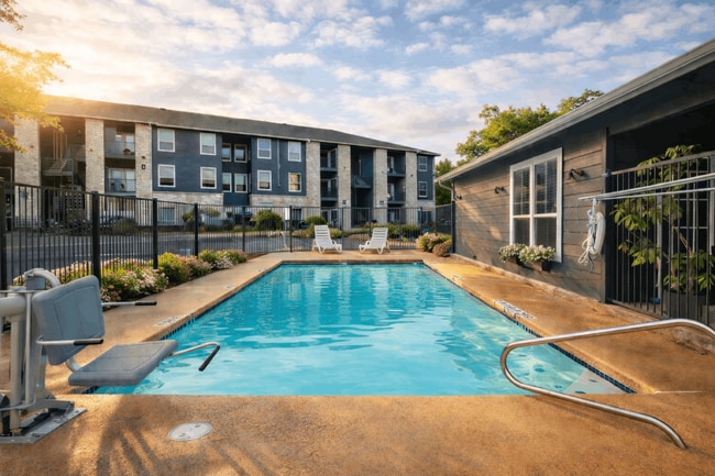 Building Photo - Trails at River Road (Boerne Creekside)