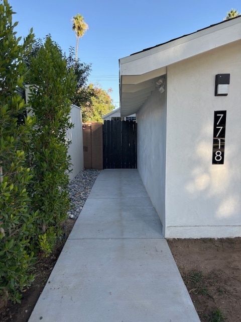 Front lit walkway exterior - 7718 Sedan Ave Unidad A