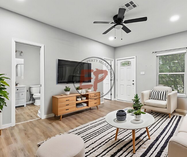 Photo - 221 N Bermuda St