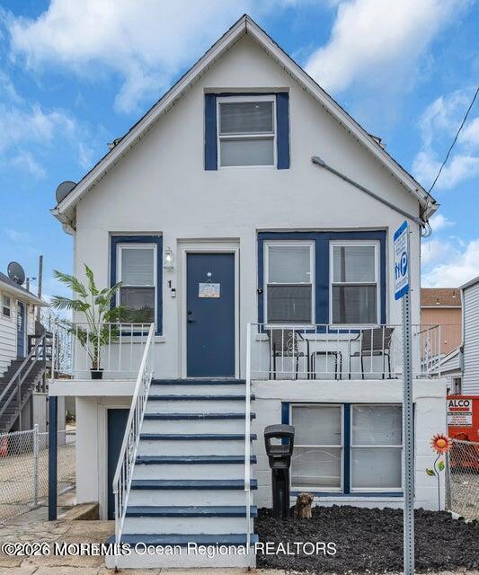 115 Blaine Ave Unit Downstairs