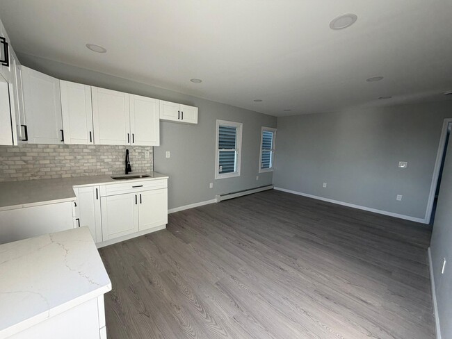 Photo - 17 E 15th St