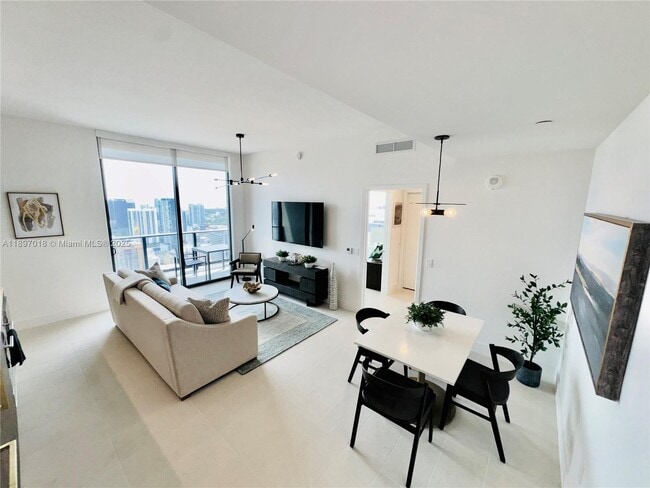 Photo - 159 NE 6th St Unidad 4905