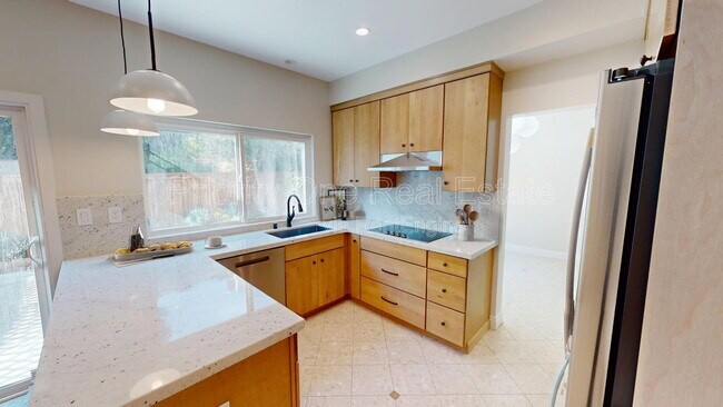 Photo - 2212 Summerhill Dr