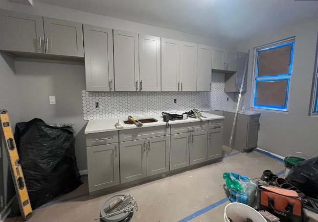 Photo - 4465 Park Ave