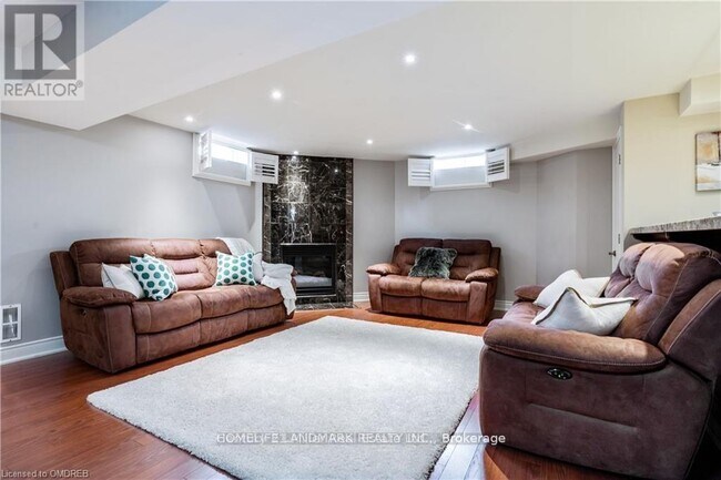 Photo - 2384 Parkglen Ave