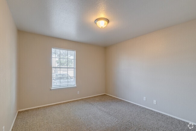 1BR, 1BA 629SF