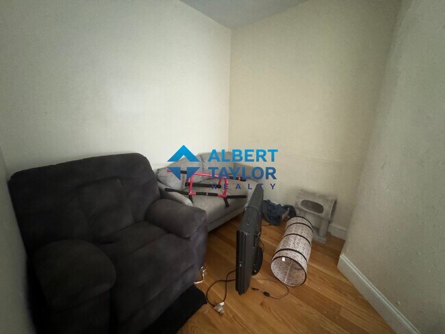 244 Kelton St Unit uni6 2-bed 1-bath