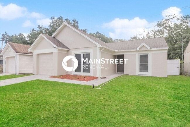 Photo - 3 Bedroom Pet-Friendly Home in Tampa, FL with Main Street Renewal