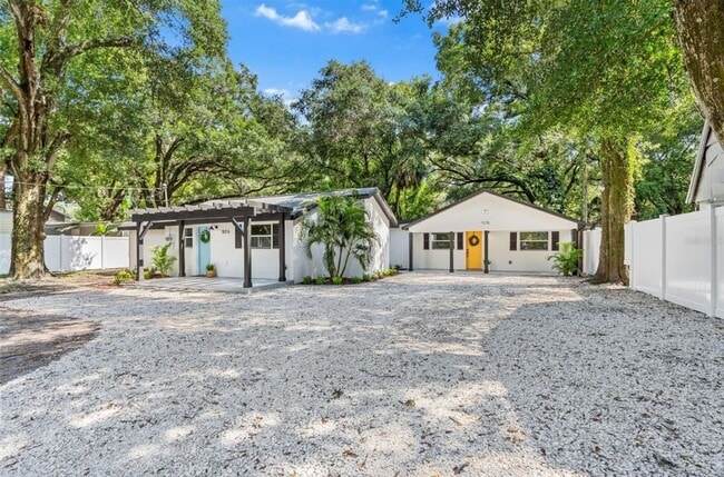 Building Photo - 1517 E Giddens Ave