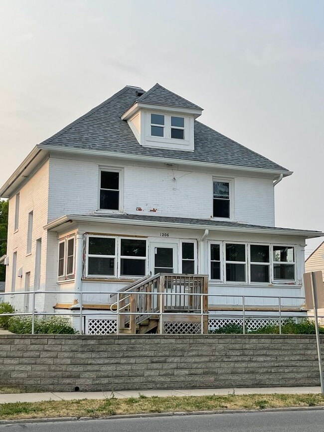 Building Photo - College Avenue, West-1206 Unit 1206 2nd Floor