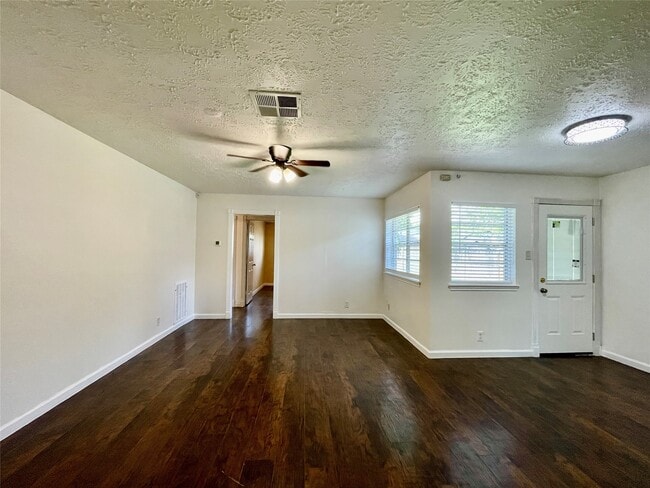 Photo - 5375 Little John Ln