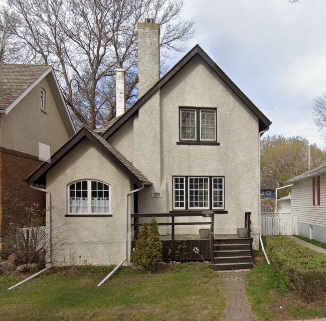 Building Photo - 2264 Elphinstone St