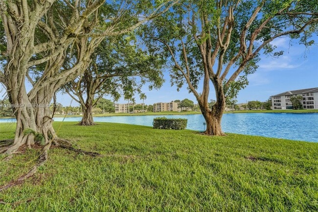 Photo - 9440 Poinciana Pl Unit 108