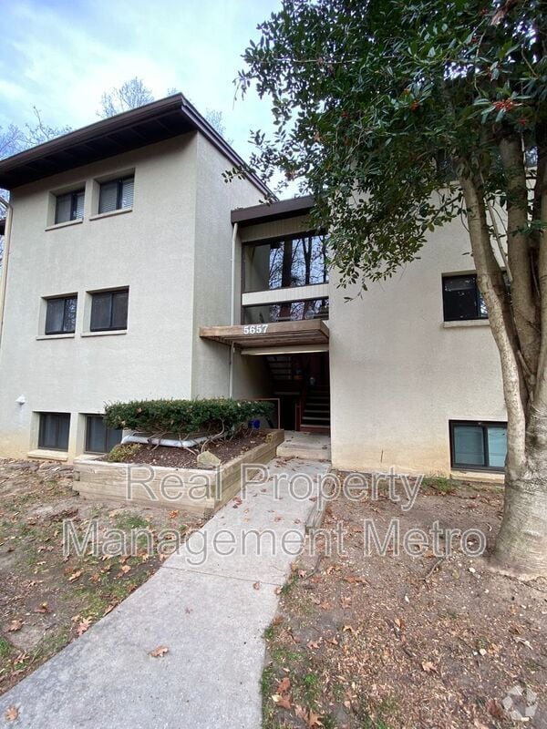 Building Photo - 5657 Harpers Farm Rd Unit C Rental