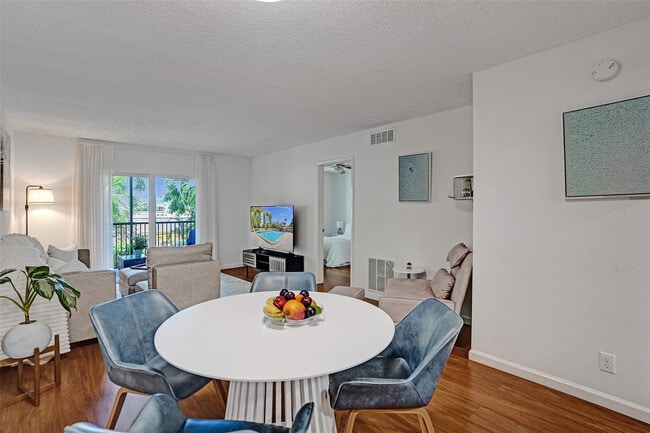 Photo - 2350 NE 14th Street Causeway Unit 203