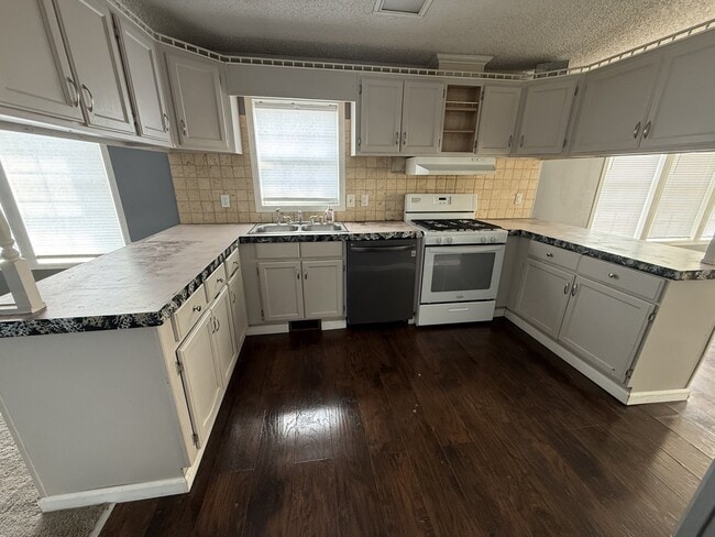 Photo - 2500 Mann Rd