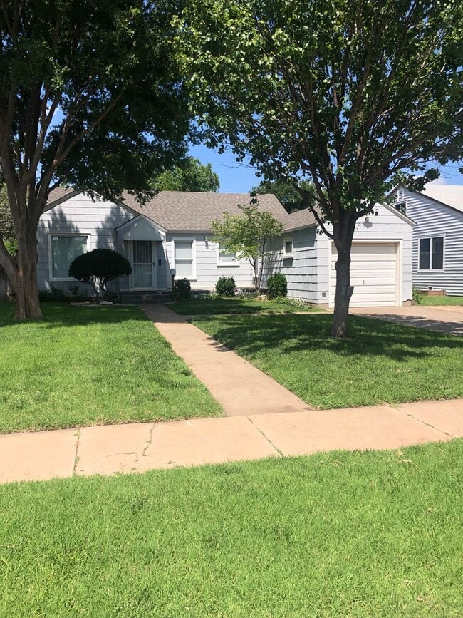 Building Photo - Super Cute Bivins Home For Rent! 2 Bedroom, 1 Bathroom, 1 Car Garage, Great Yard!