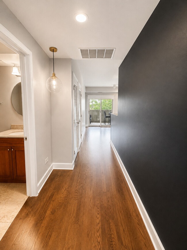 437 W North Ave