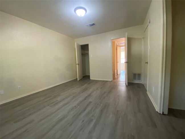 Building Photo - 208 Kelly St Unit 7