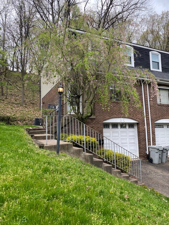 Building Photo - 134 Parker St Rental