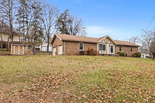 Building Photo - 703 Lucien Dr