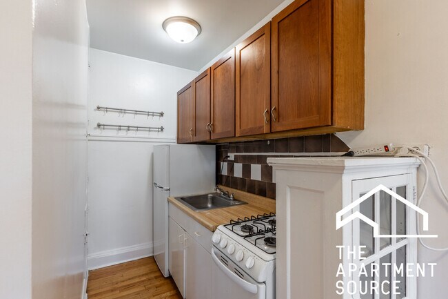 Building Photo - 4631 N Paulina St Unit 109