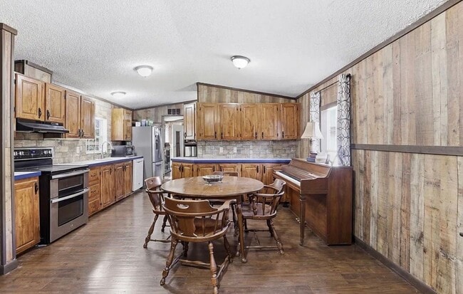 Photo - 167 NE 212th Ave