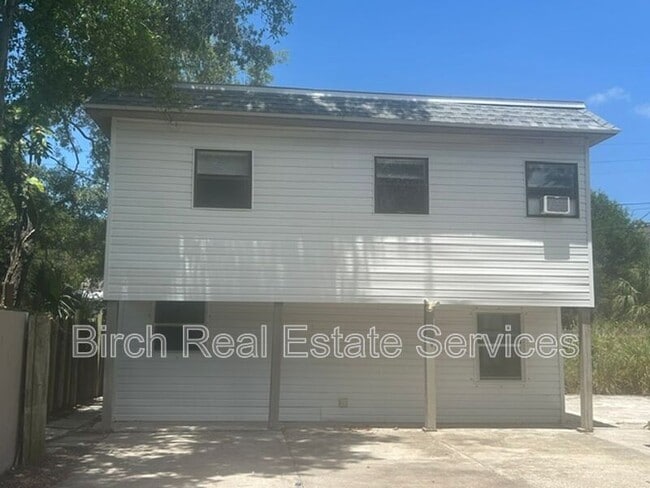 Photo - 1725 Preston St S