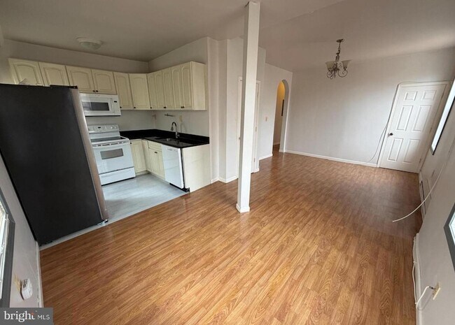 Photo - 600 Keefer Pl NW