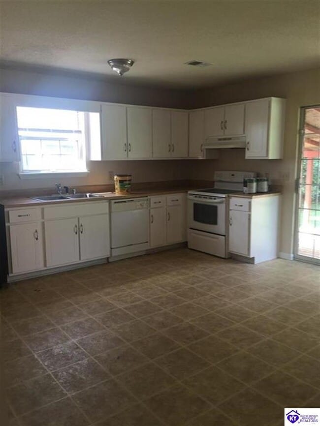 Photo - 635 Independence Dr