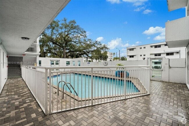 Building Photo - 3101 SW 27th Ave Unit 103 Rental