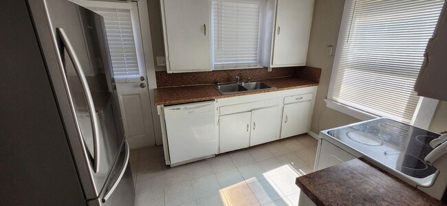 Photo - 2 bedroom brick home close to St Francis