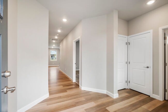 Photo - 11727-11727 4th Ave E