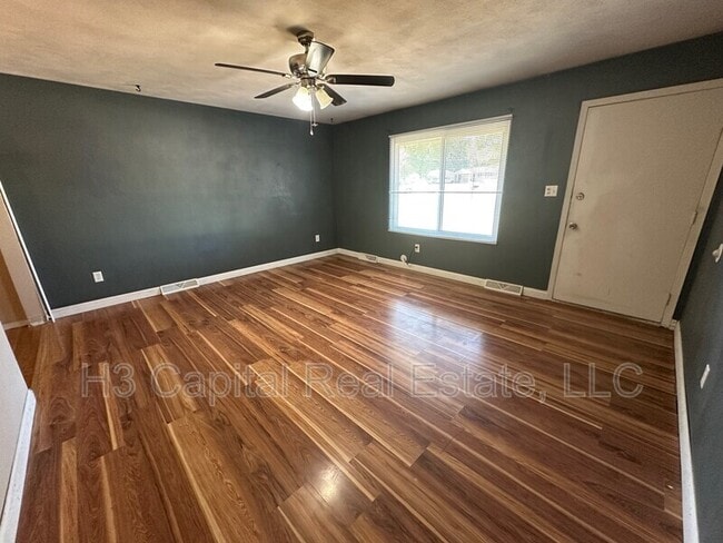 Photo - 109 E Poos Dr