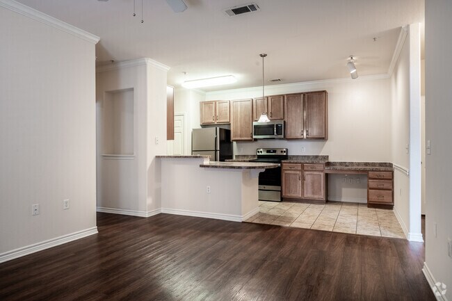 2BR, 2BA - 1,061SF