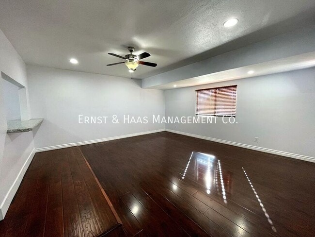 Photo - 1341 W School St