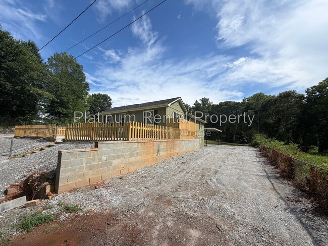 Photo - 1868 Quarry Rd