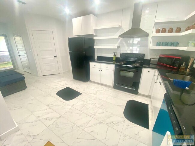 711 S Shore Dr