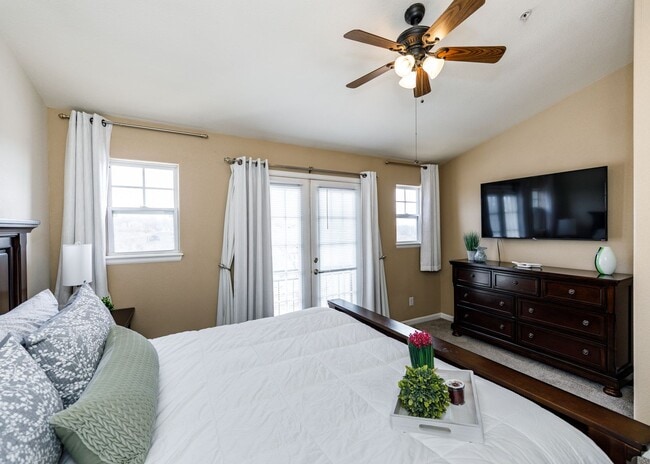 Photo - Fully Furnished Downtown 2 Bed, 4 Bath Executive Townhouse