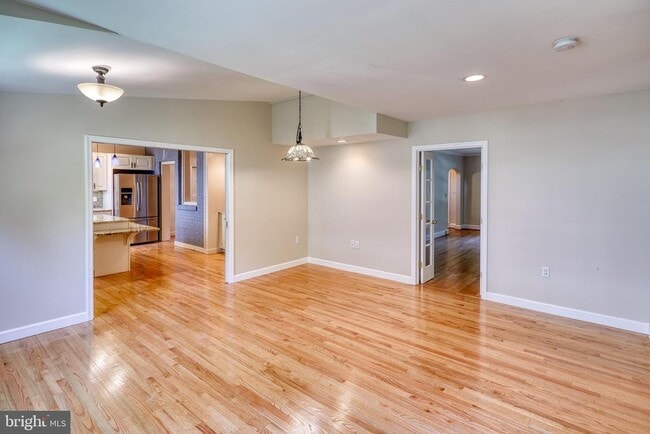 Photo - 6912 Oakridge Ave
