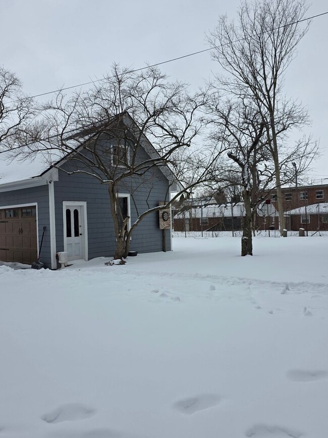 Photo - Large Home in Bowling Green