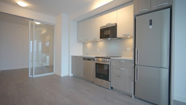 Photo - 75-3175 James St S